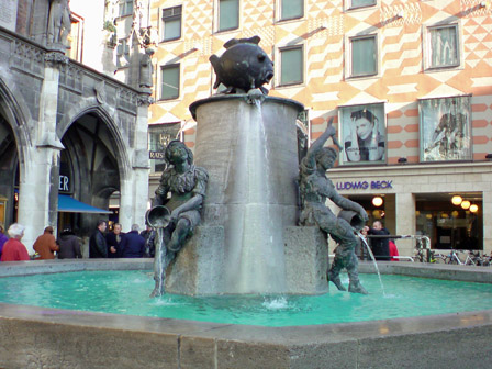 fountain at Marienplatz.jpg