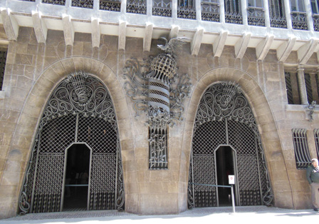 palau guell front.jpg