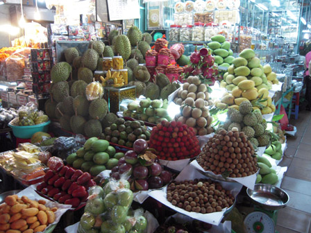 vietnam market fruits.jpg